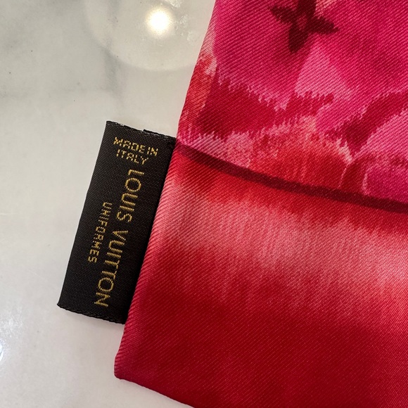 Louis Vuitton Silk Pink Bandeau Ikat Scarf Rose Indien - Picture 2 of 7
